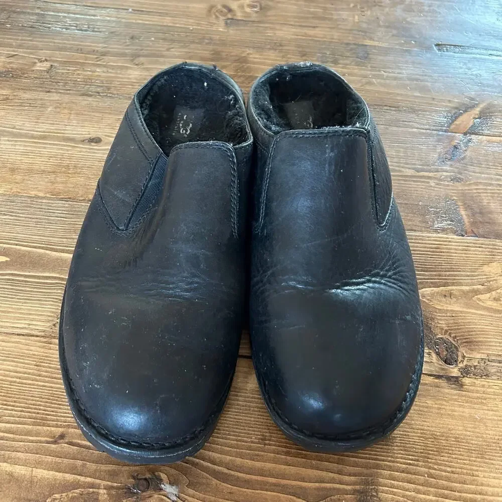 UGG Men’s Size 12 Black Leather Sheepskin Shearling Lined Clogs Slippers